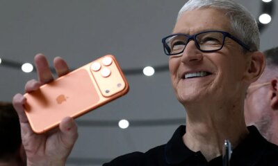 Tim cook iphone GettyImages 2234563479.jpg