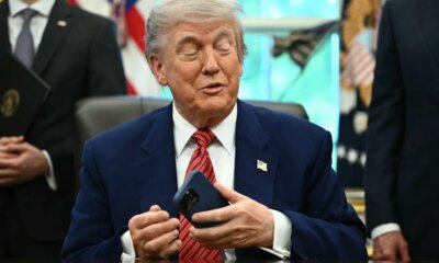 Donald trump cellphone.jpg